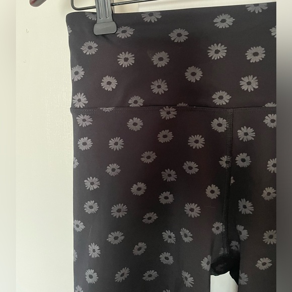 Nanette Lepore Play Compression Shorts Black and Silver Floral Size Small - Picture 4 of 8